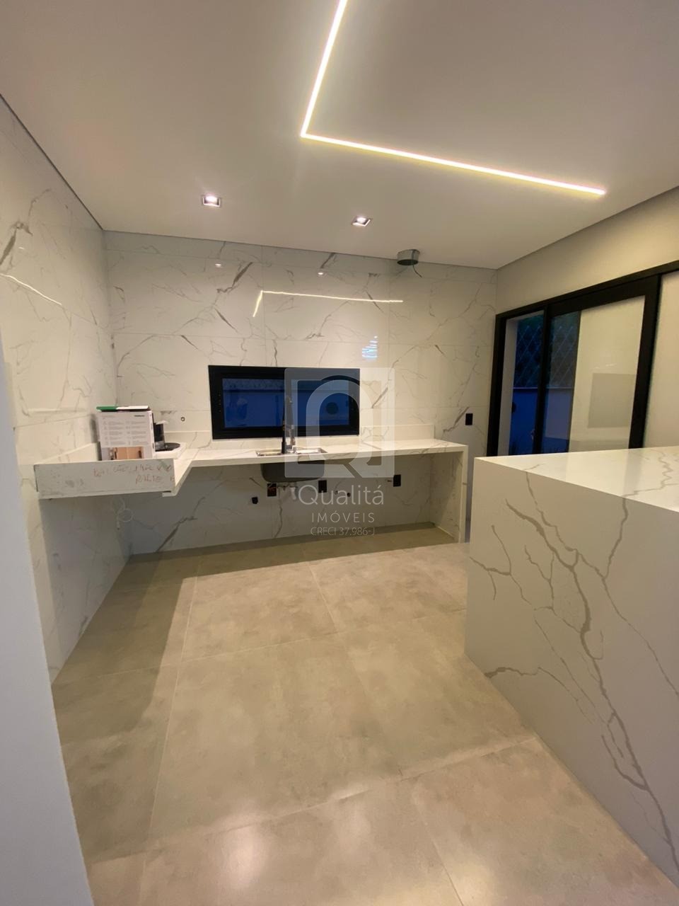 Casa de Condomínio à venda com 3 quartos, 318m² - Foto 4