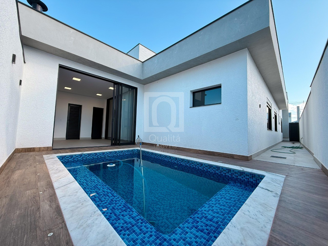 Casa de Condomínio à venda com 3 quartos, 300m² - Foto 1