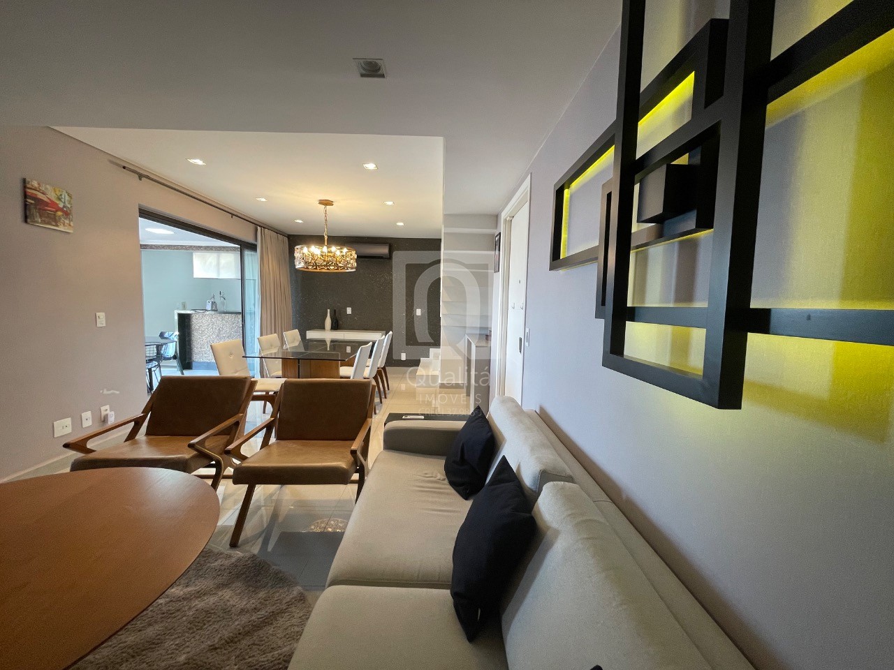 Cobertura à venda com 4 quartos, 220m² - Foto 1