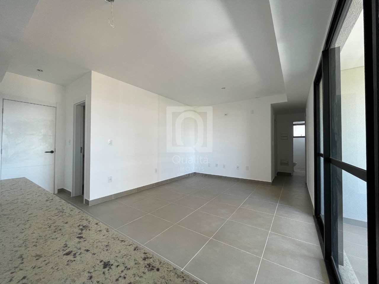 Apartamento à venda com 3 quartos, 95m² - Foto 2
