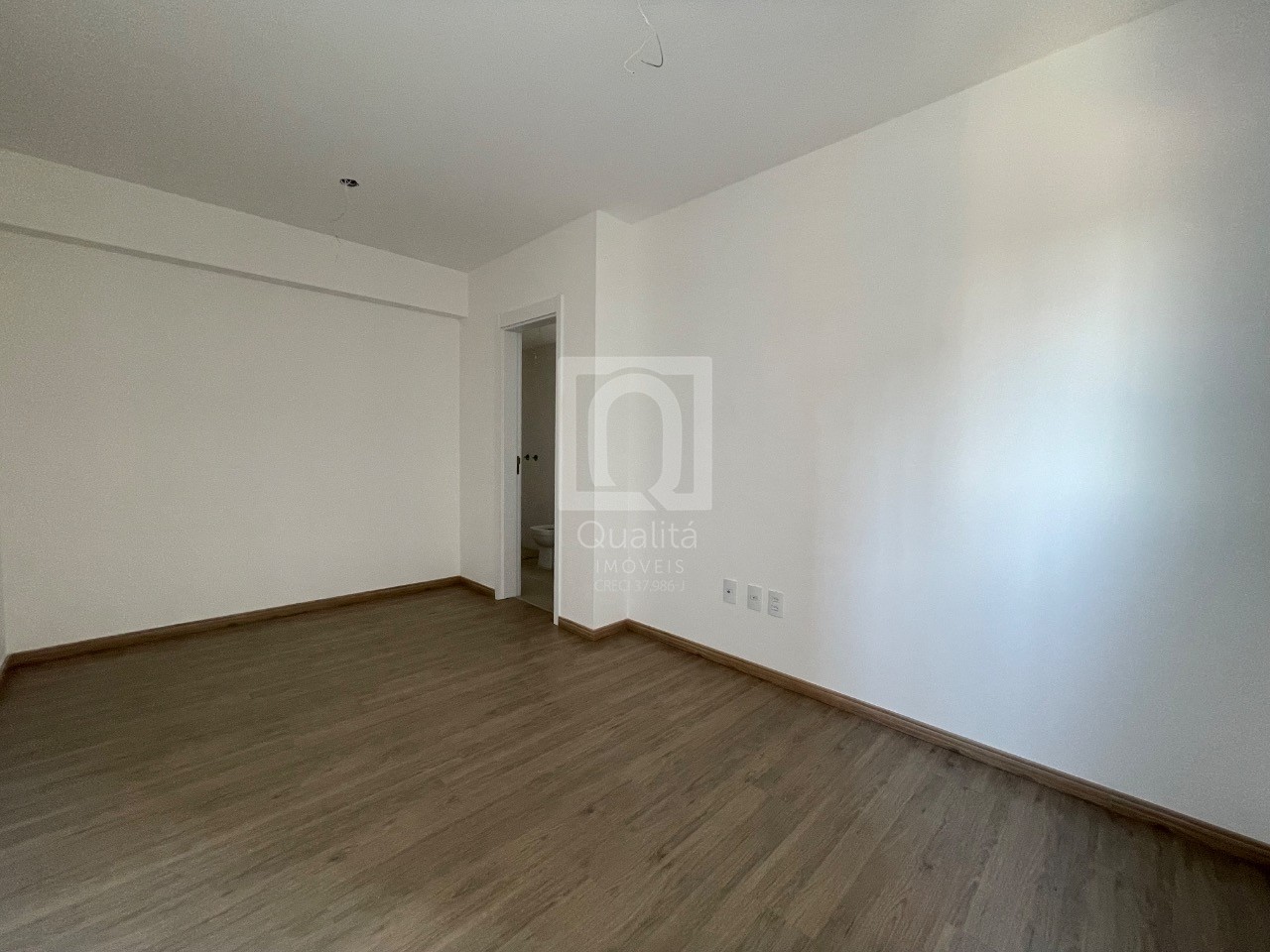 Apartamento à venda com 3 quartos, 95m² - Foto 4