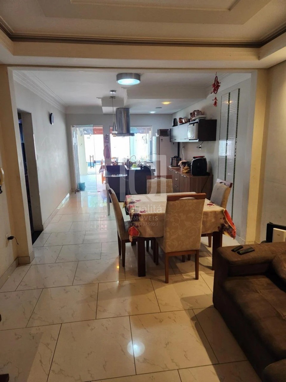 Casa à venda com 3 quartos, 216m² - Foto 2