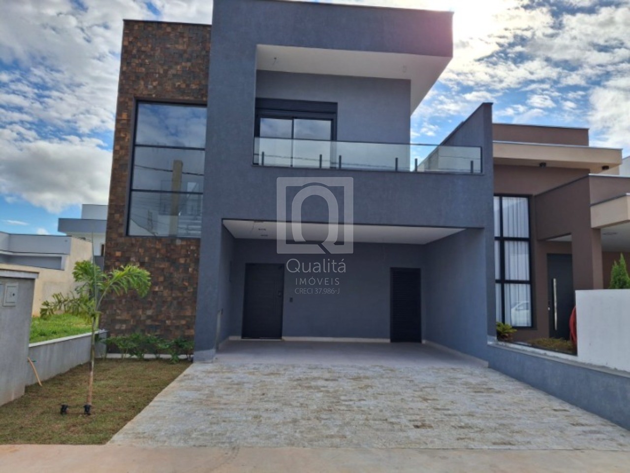 Casa de Condomínio à venda com 4 quartos, 200m² - Foto 1