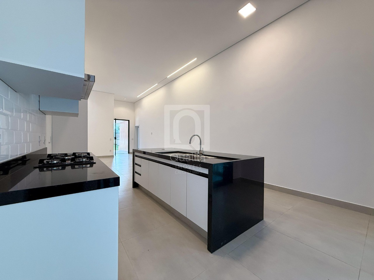 Casa de Condomínio à venda com 3 quartos, 300m² - Foto 4