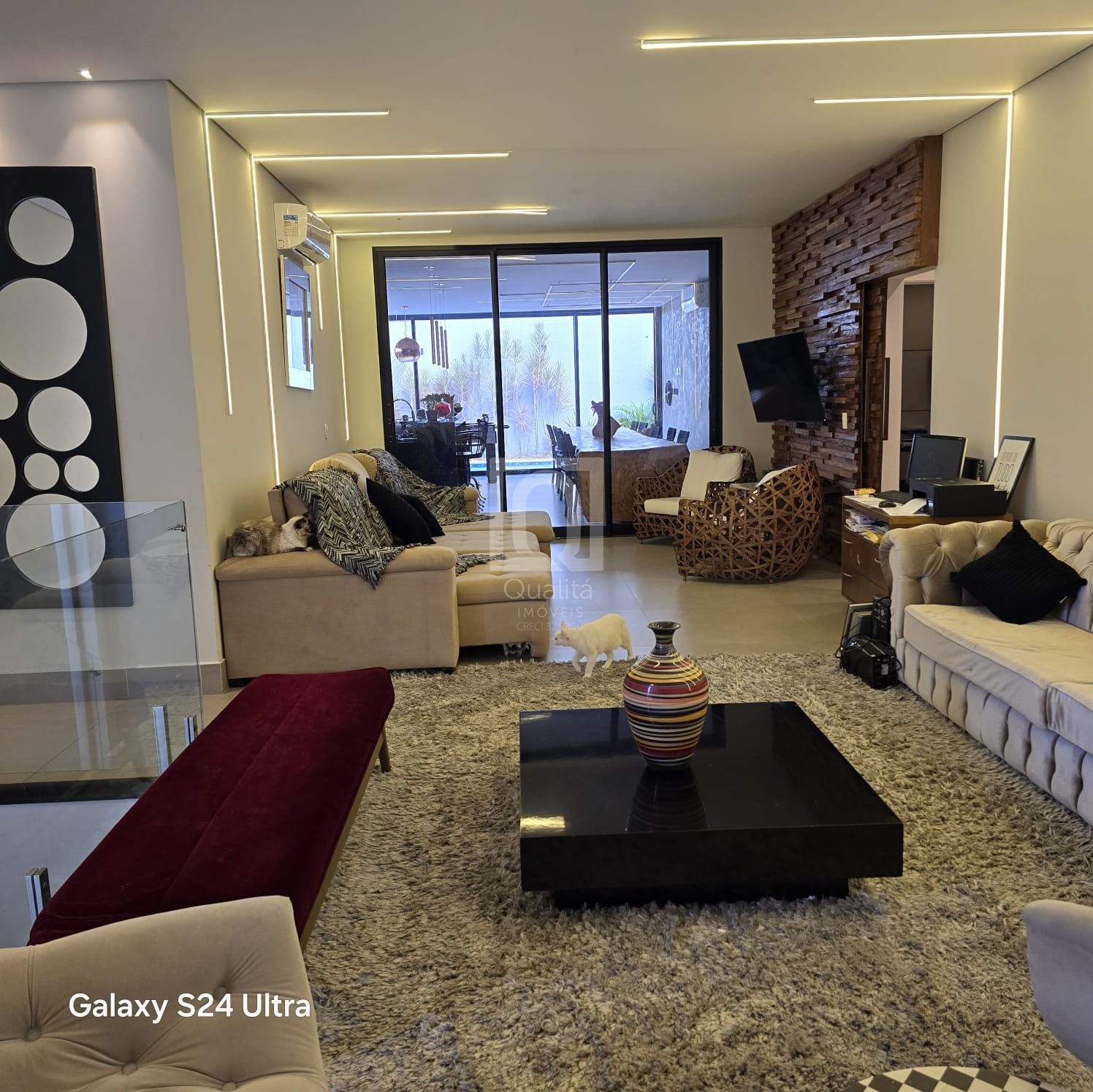 Casa de Condomínio à venda e aluguel com 3 quartos, 407m² - Foto 1