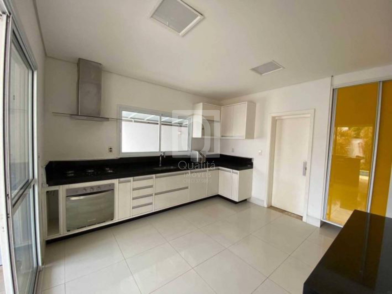 Casa de Condomínio à venda com 3 quartos, 260m² - Foto 2