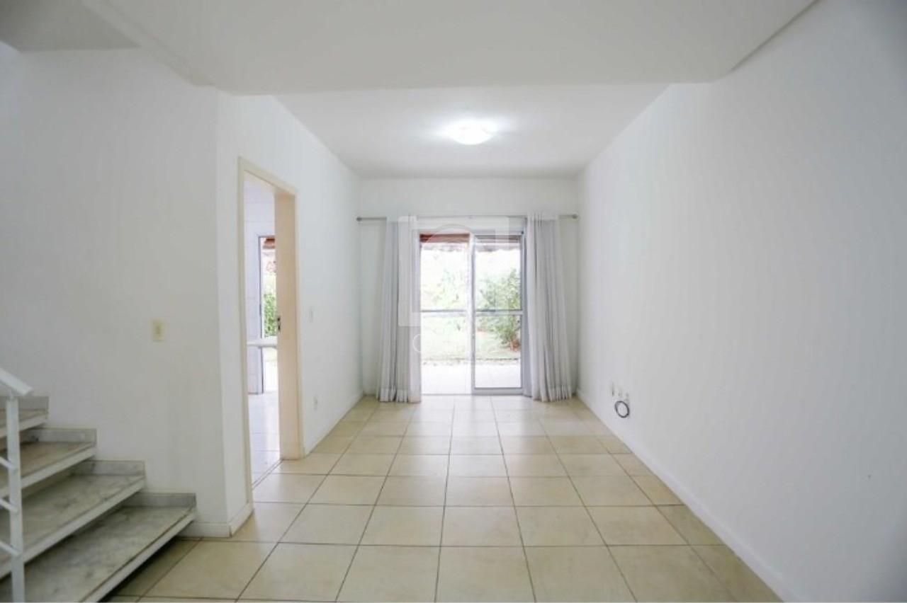 Casa de Condomínio à venda com 3 quartos, 309m² - Foto 2