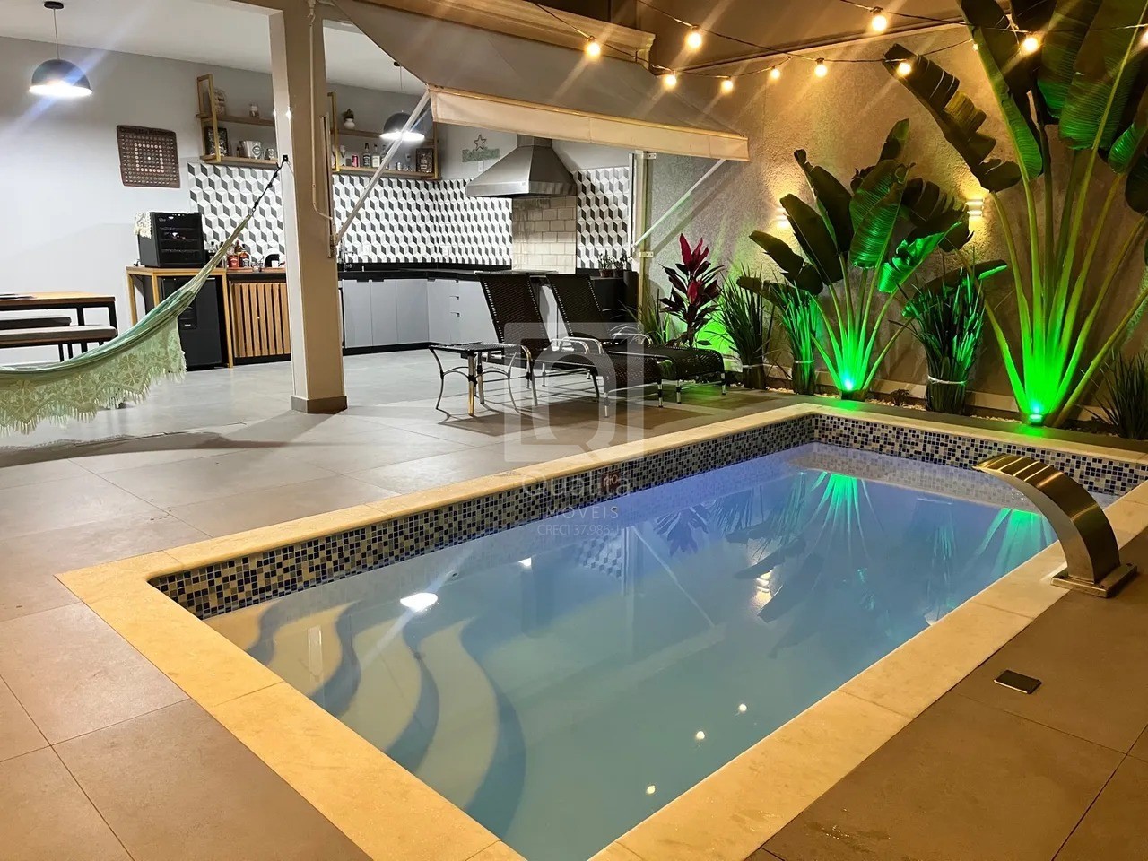 Casa de Condomínio à venda com 3 quartos, 250m² - Foto 4