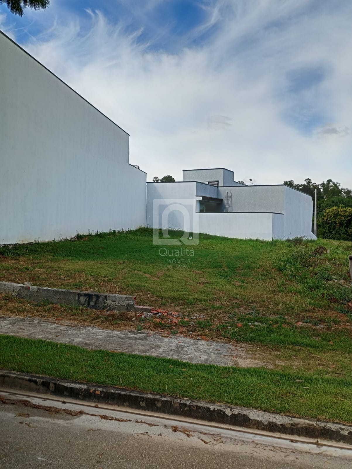 Terreno à venda, 180m² - Foto 1