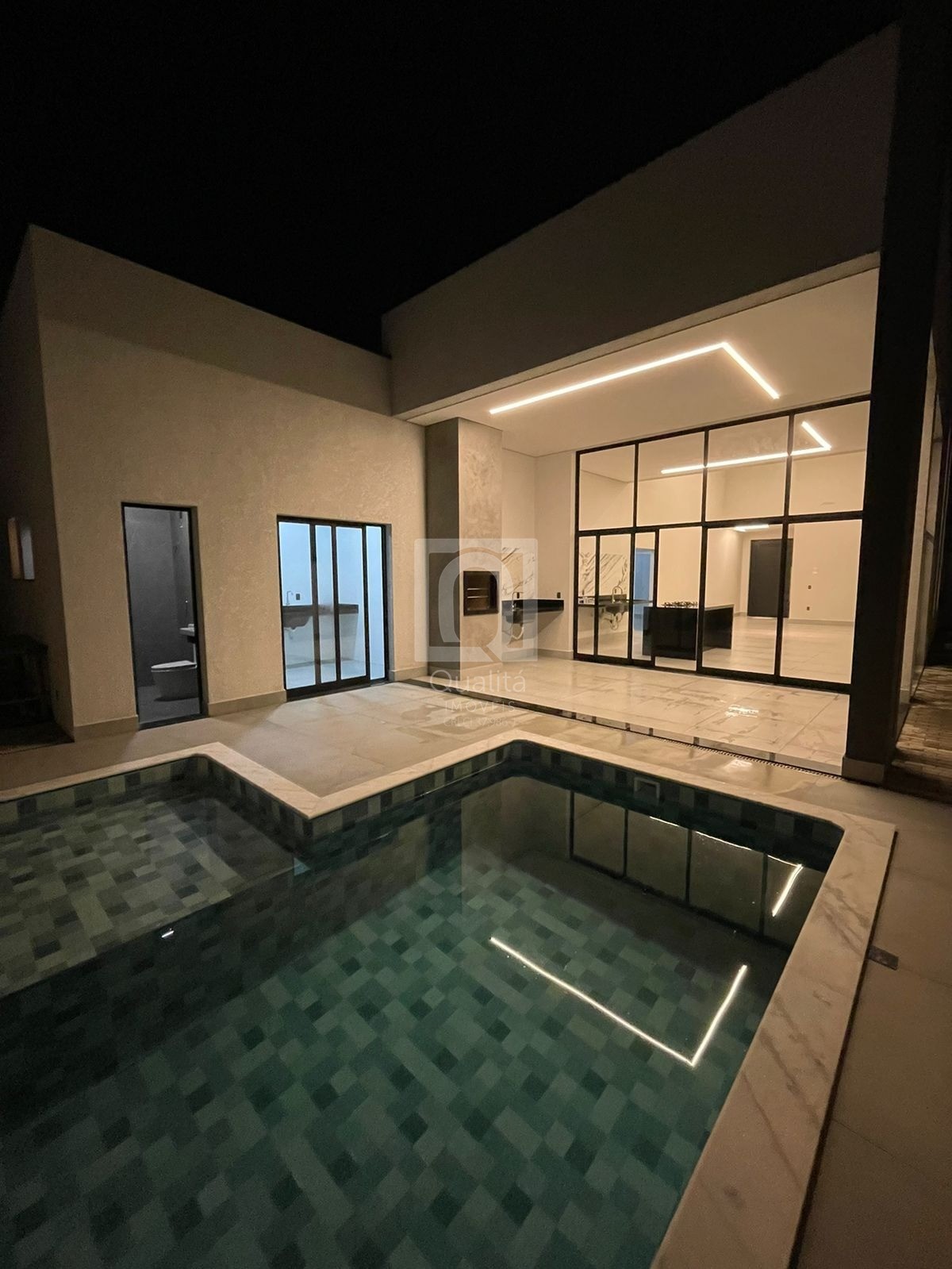 Casa de Condomínio à venda com 3 quartos, 450m² - Foto 1