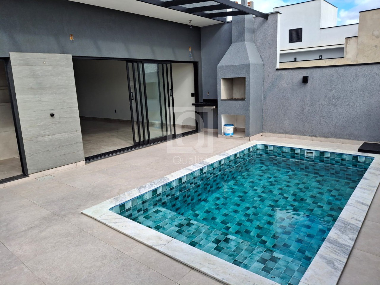 Casa de Condomínio à venda com 4 quartos, 200m² - Foto 2