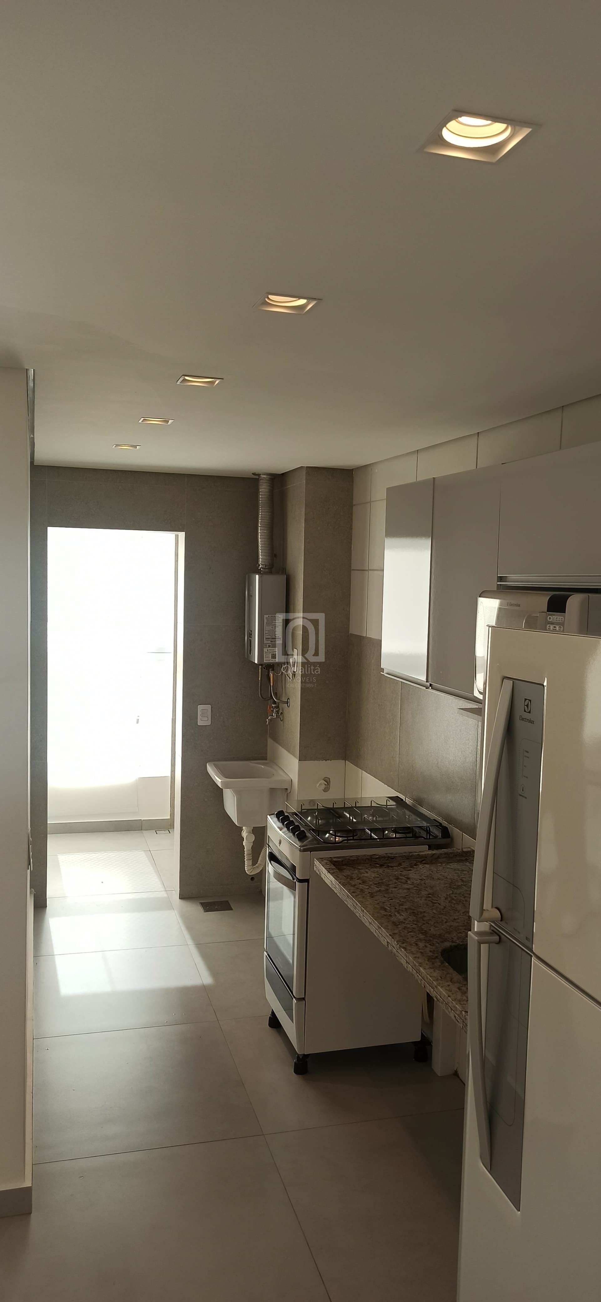 Apartamento à venda com 2 quartos, 61m² - Foto 2