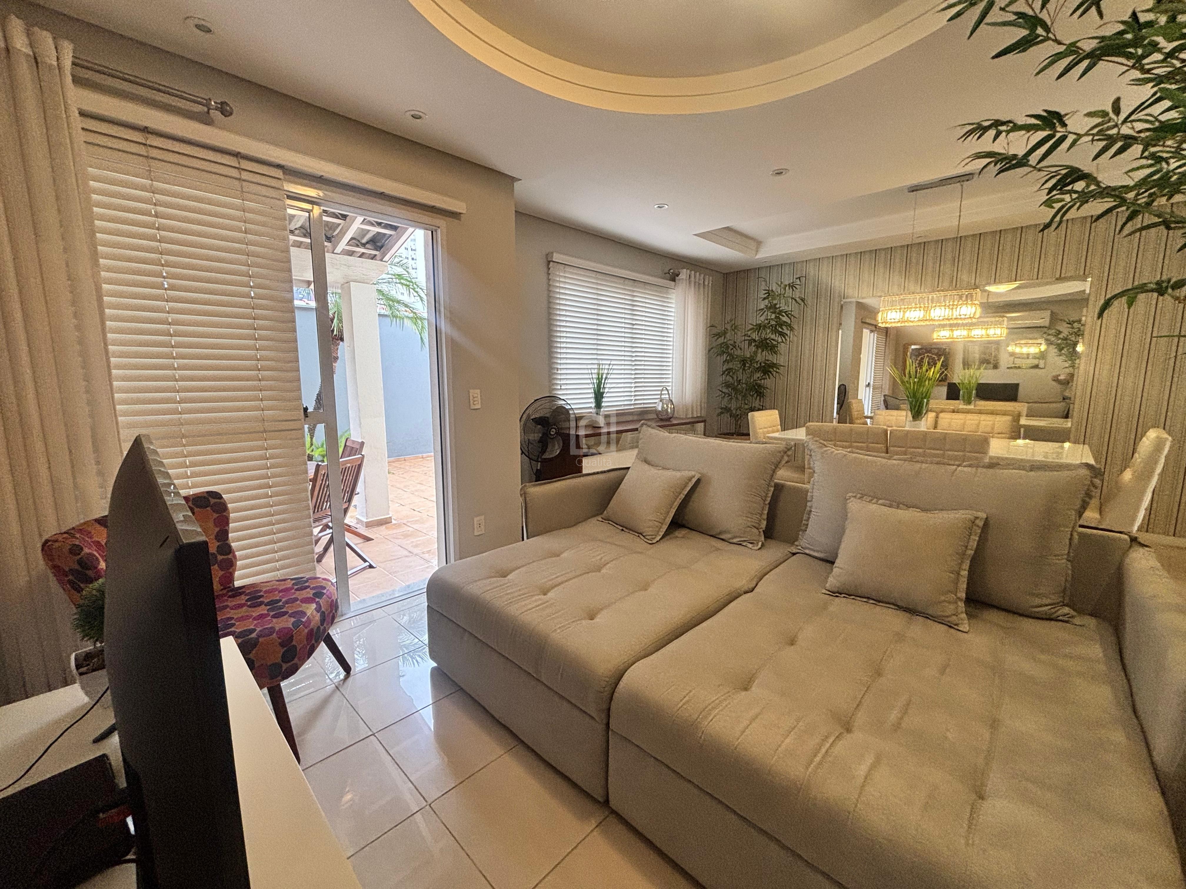 Casa de Condomínio à venda com 3 quartos, 210m² - Foto 2