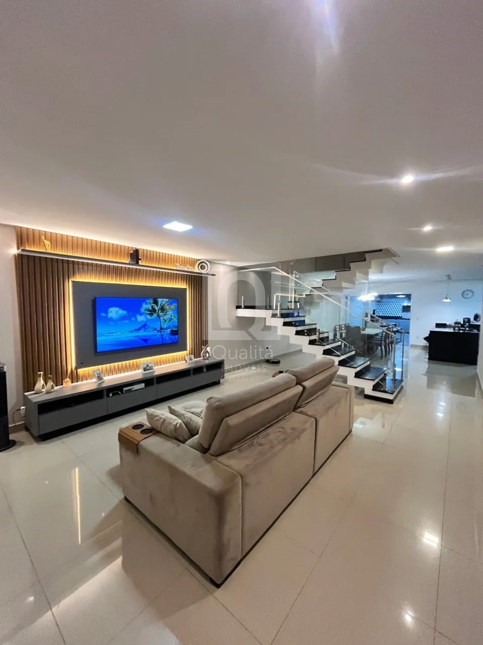 Casa de Condomínio à venda com 3 quartos, 250m² - Foto 1