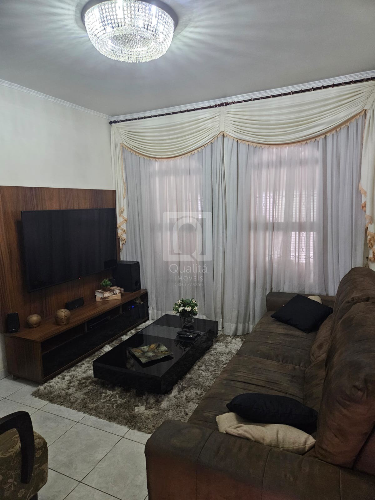 Sobrado à venda com 3 quartos, 205m² - Foto 1