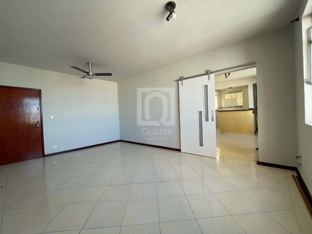 Apartamento à venda com 3 quartos, 116m² - Foto 2