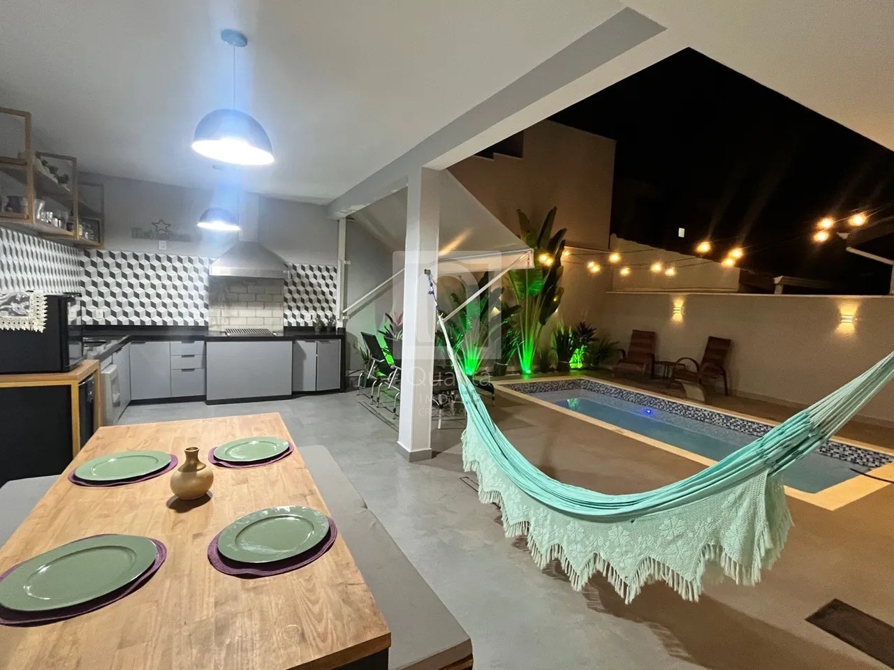 Casa de Condomínio à venda com 3 quartos, 250m² - Foto 3