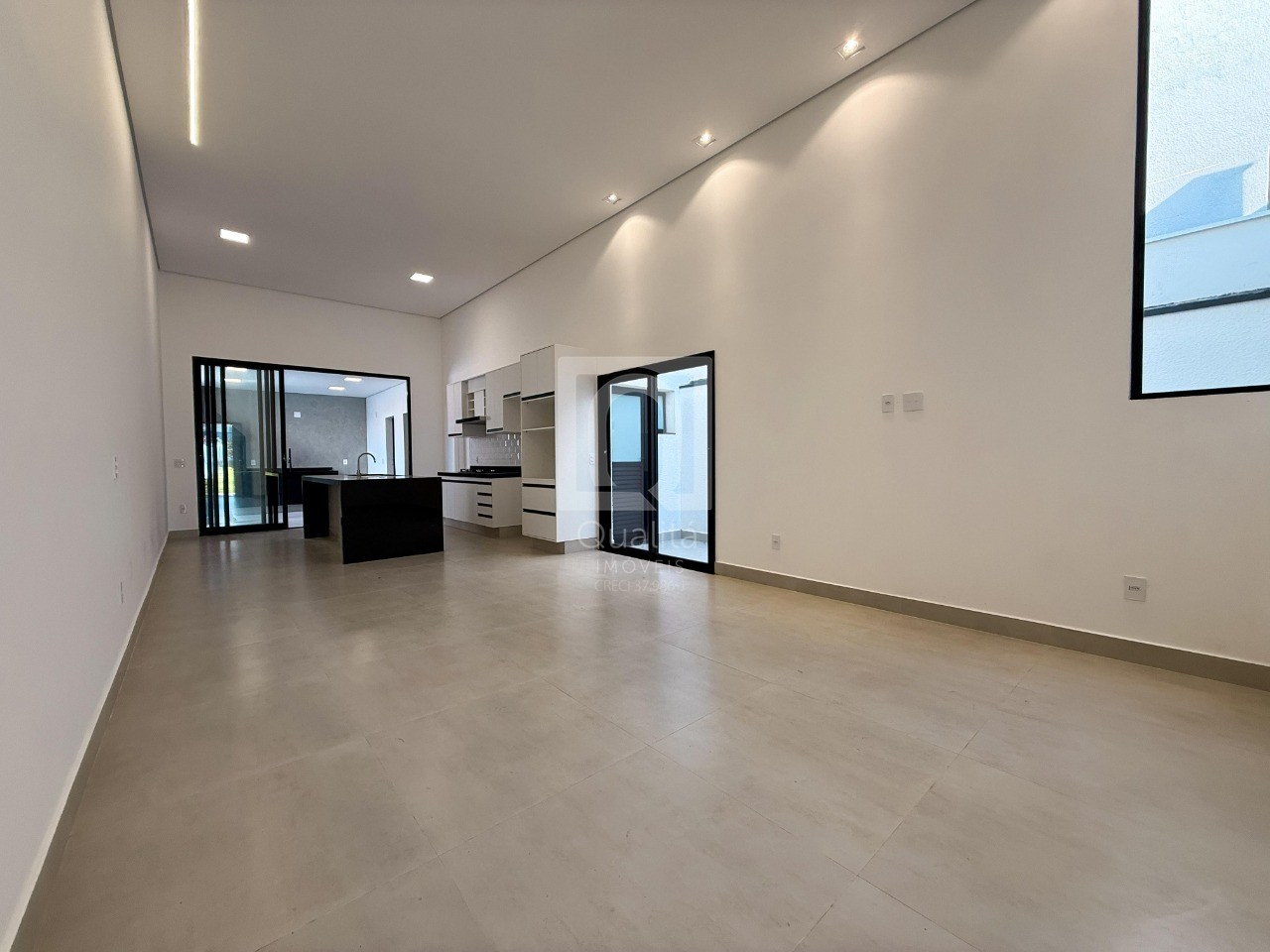 Casa de Condomínio à venda com 3 quartos, 300m² - Foto 2