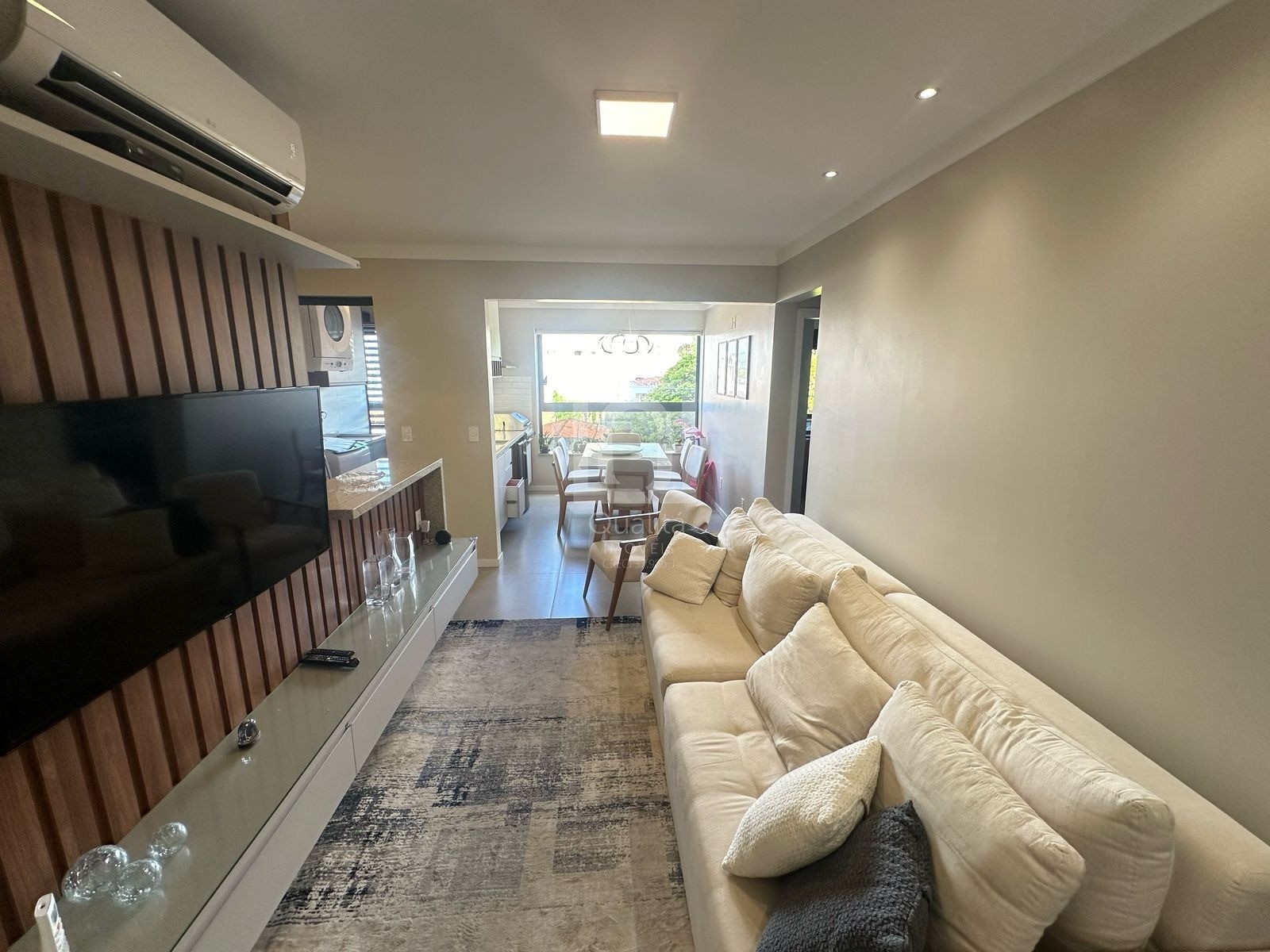 Apartamento à venda com 3 quartos, 85m² - Foto 2