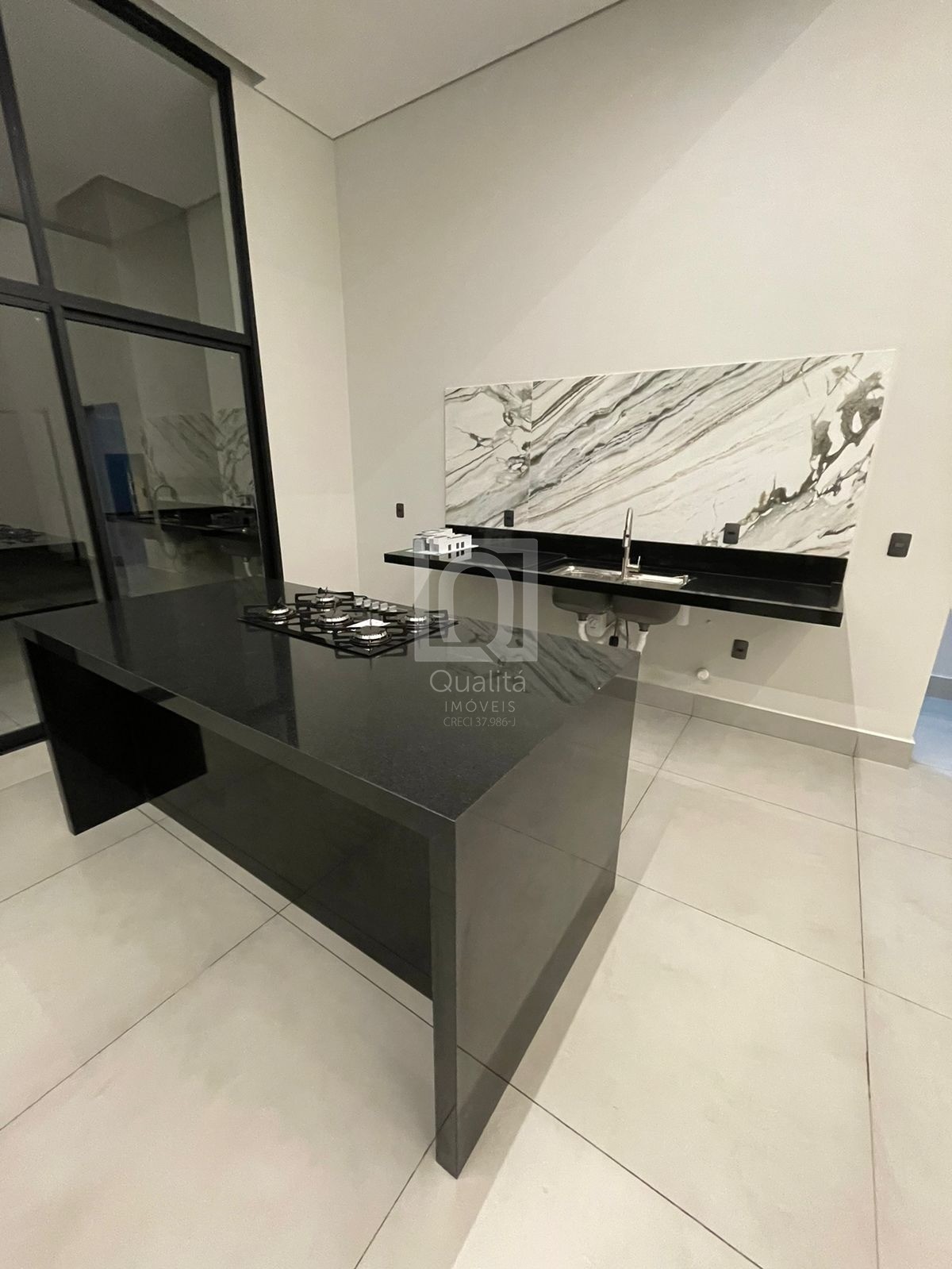 Casa de Condomínio à venda com 3 quartos, 450m² - Foto 4