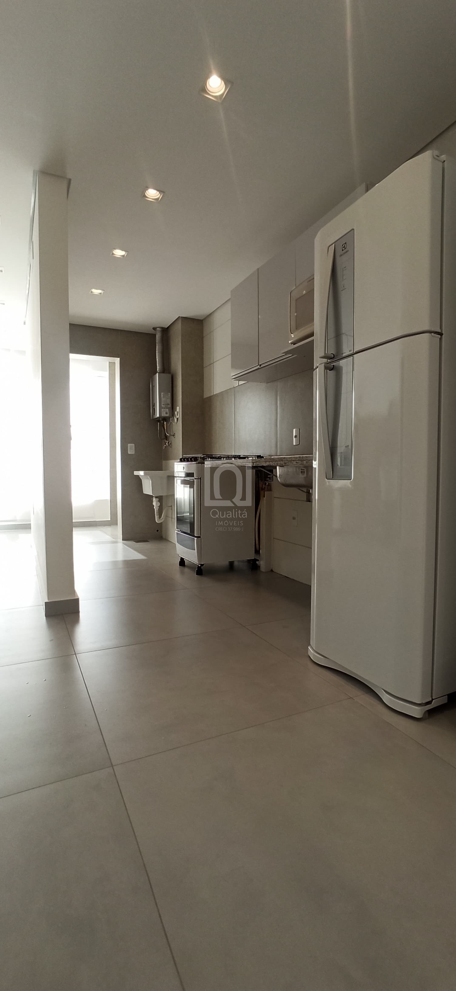 Apartamento à venda com 2 quartos, 61m² - Foto 1