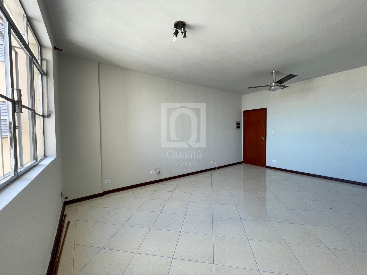 Apartamento à venda com 3 quartos, 116m² - Foto 3