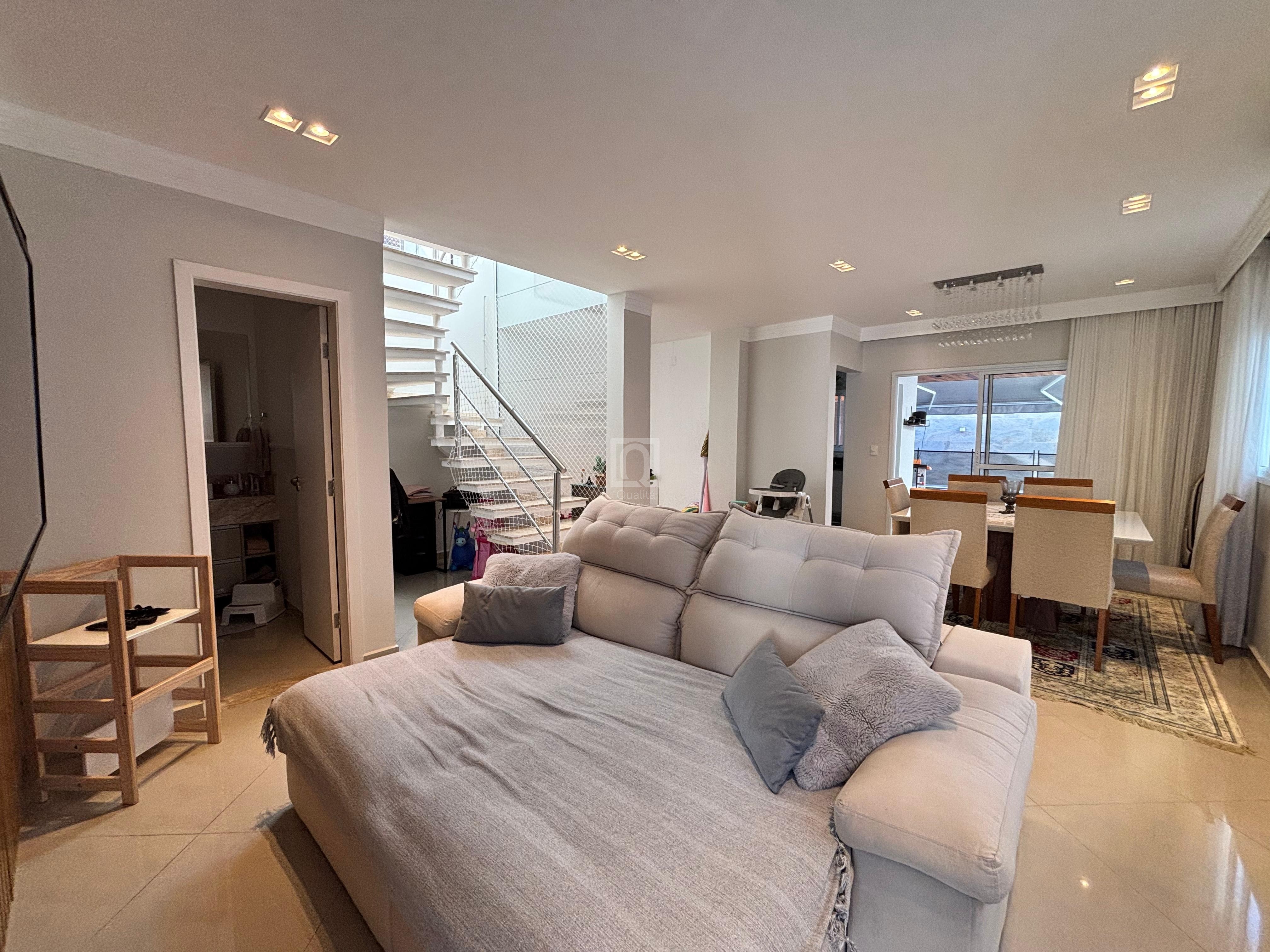 Casa de Condomínio à venda com 3 quartos, 200m² - Foto 1