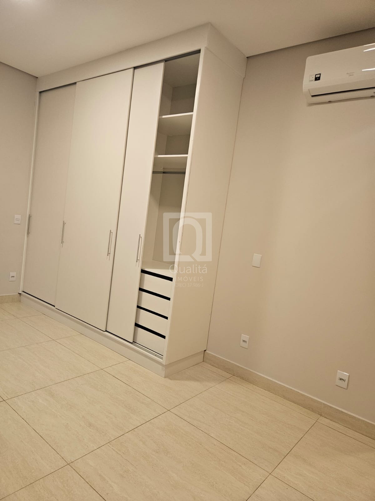 Casa de Condomínio para alugar com 3 quartos, 250m² - Foto 7