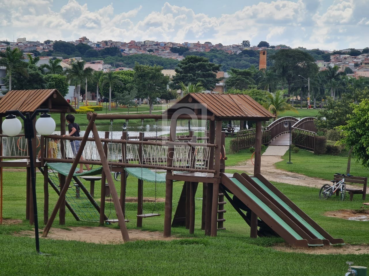 Casa de Condomínio para alugar com 3 quartos, 300m² - Foto 28