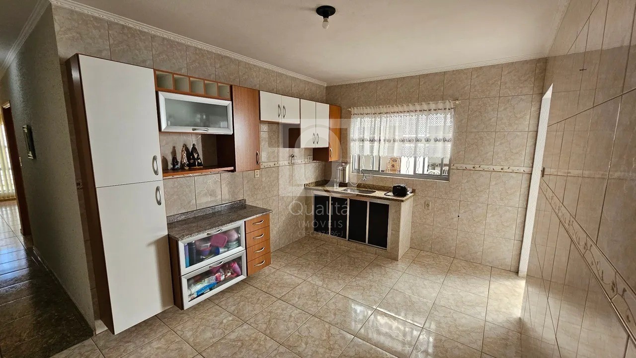 Casa à venda com 2 quartos, 200m² - Foto 2