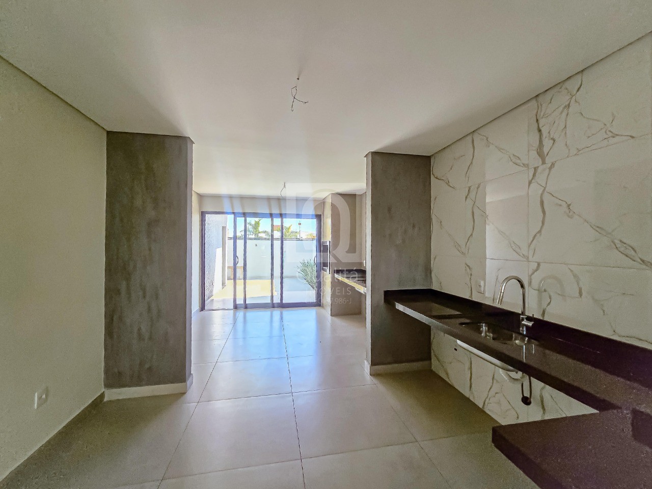 Casa de Condomínio à venda com 3 quartos, 250m² - Foto 3