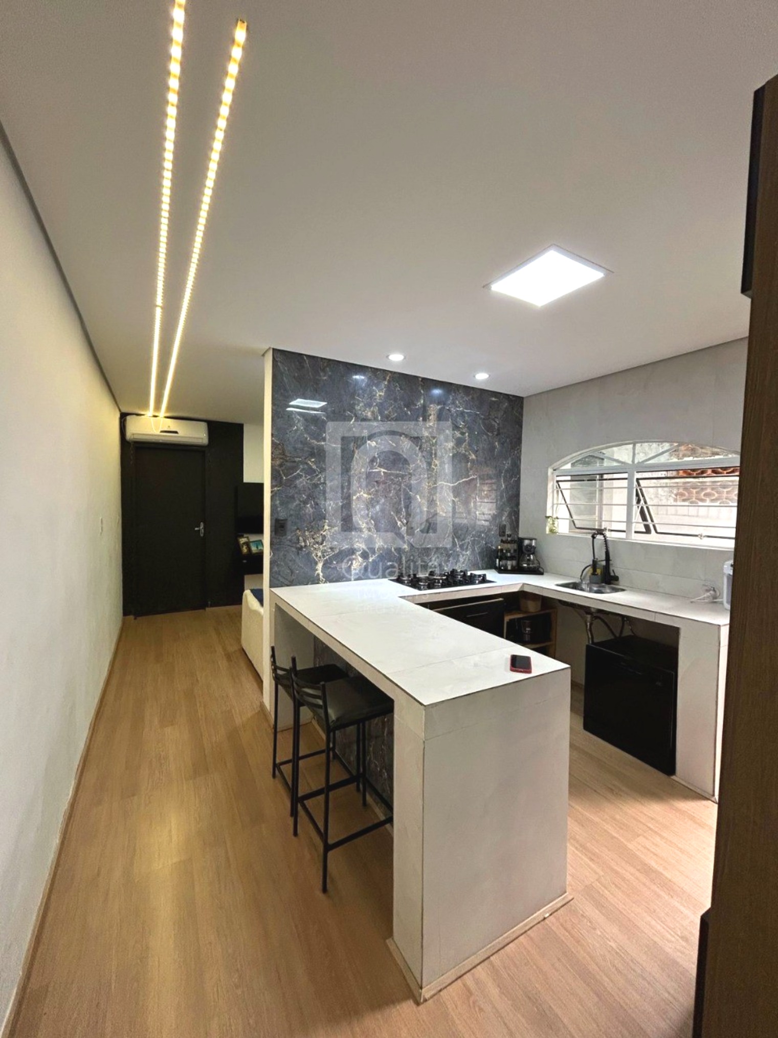 Casa à venda com 2 quartos, 125m² - Foto 1
