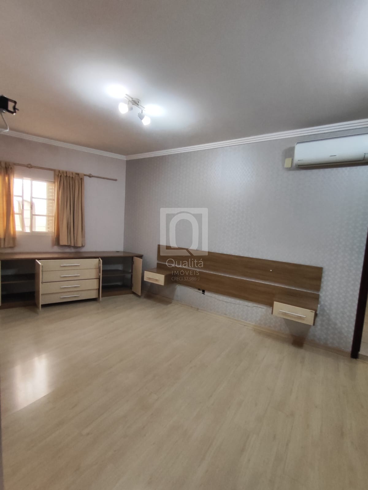 Casa à venda com 3 quartos, 219m² - Foto 9