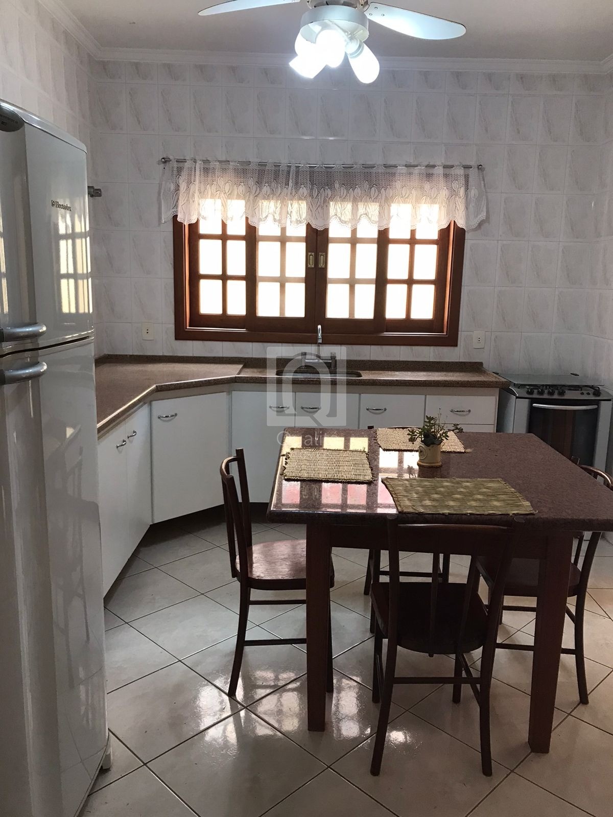 Casa de Condomínio à venda com 3 quartos, 1650m² - Foto 2
