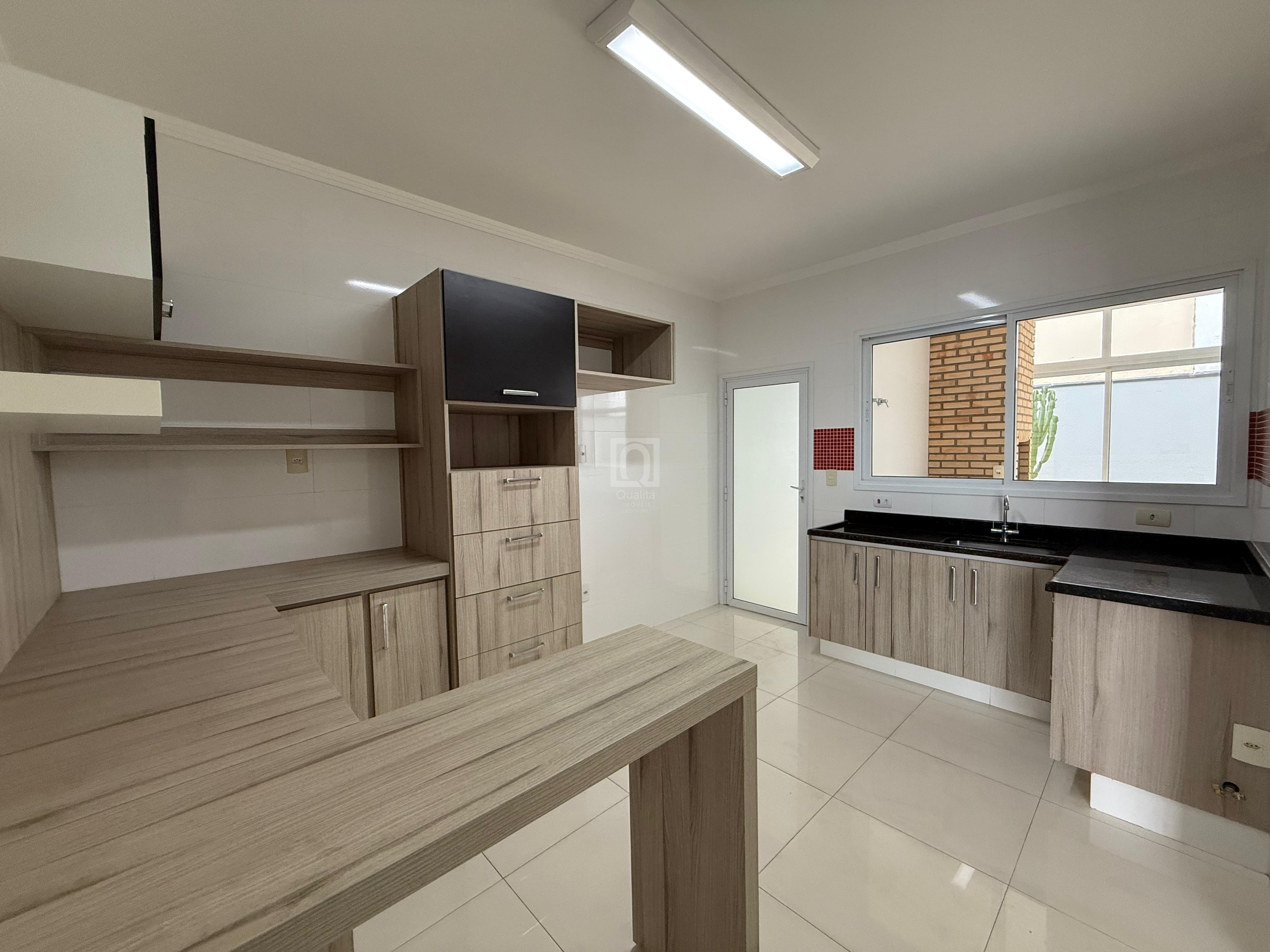 Casa de Condomínio para alugar com 3 quartos, 300m² - Foto 3