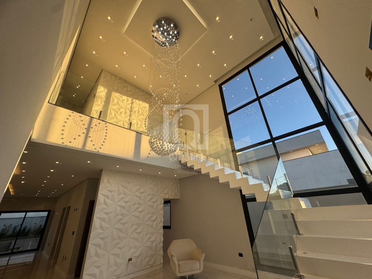 Casa de Condomínio à venda com 3 quartos, 305m² - Foto 2