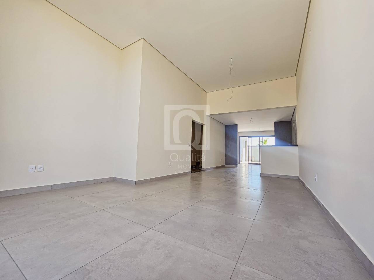 Casa de Condomínio à venda com 3 quartos, 250m² - Foto 2