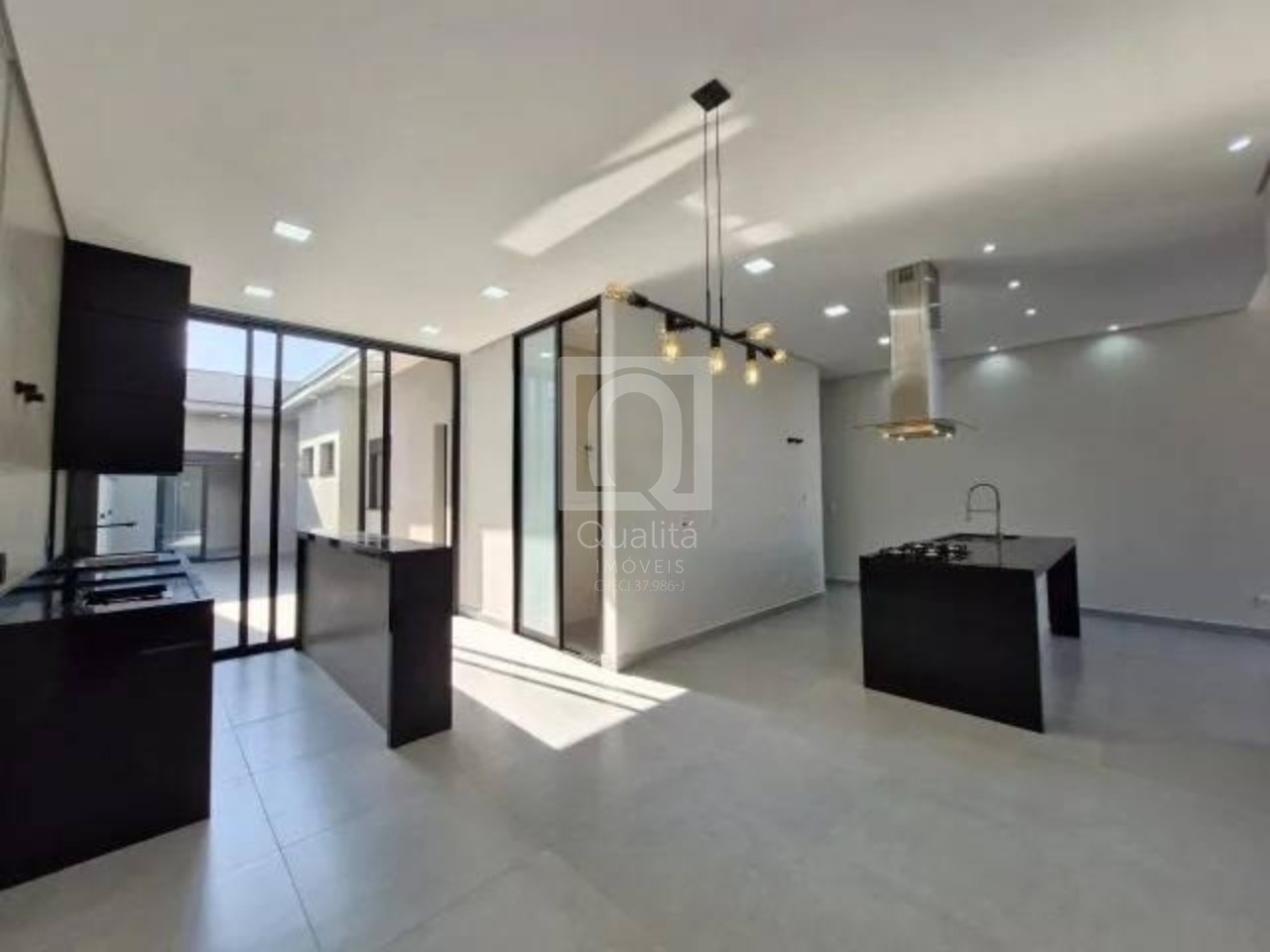 Casa de Condomínio à venda com 3 quartos, 200m² - Foto 1