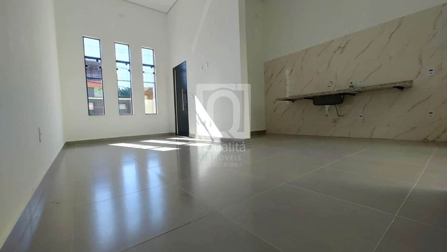 Casa à venda com 2 quartos, 125m² - Foto 1