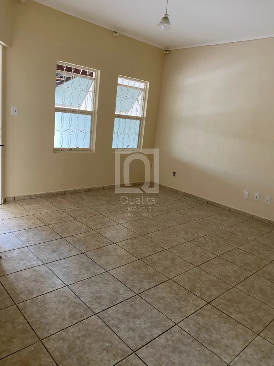 Casa à venda com 2 quartos, 125m² - Foto 2