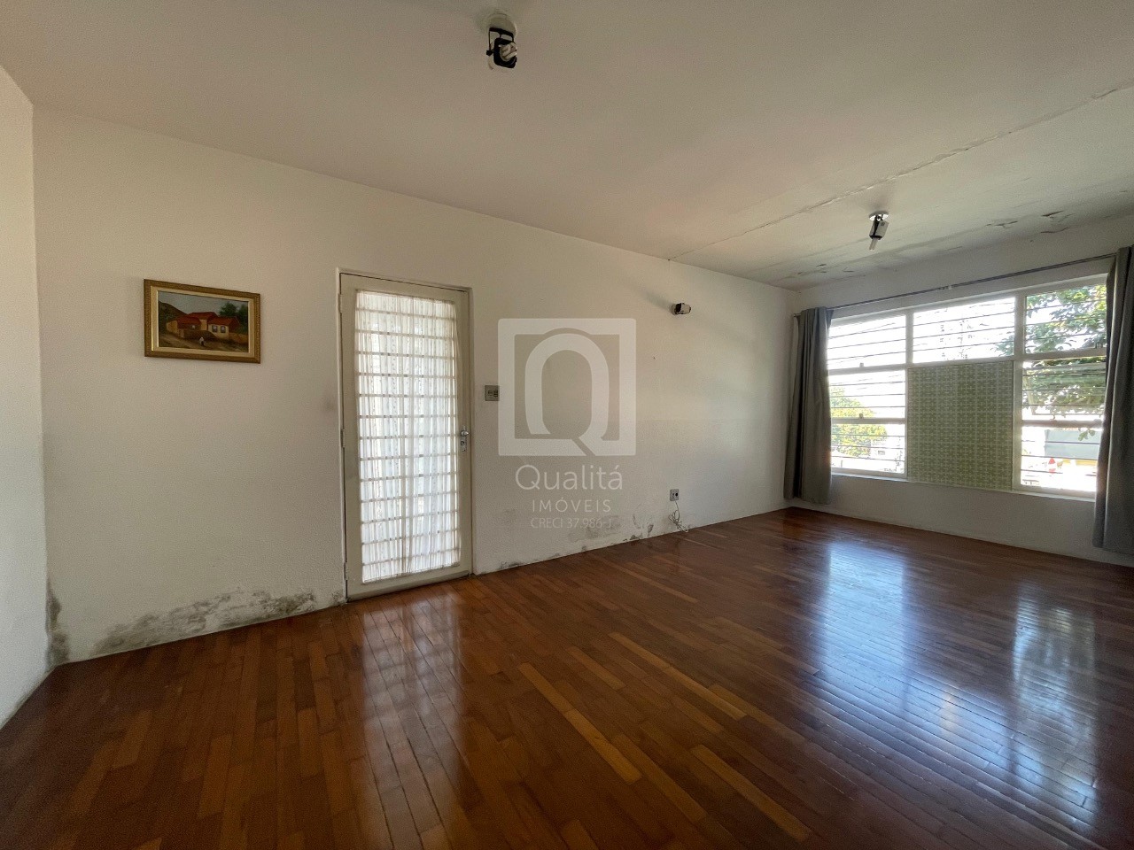 Prédio Inteiro à venda com 3 quartos, 300m² - Foto 2