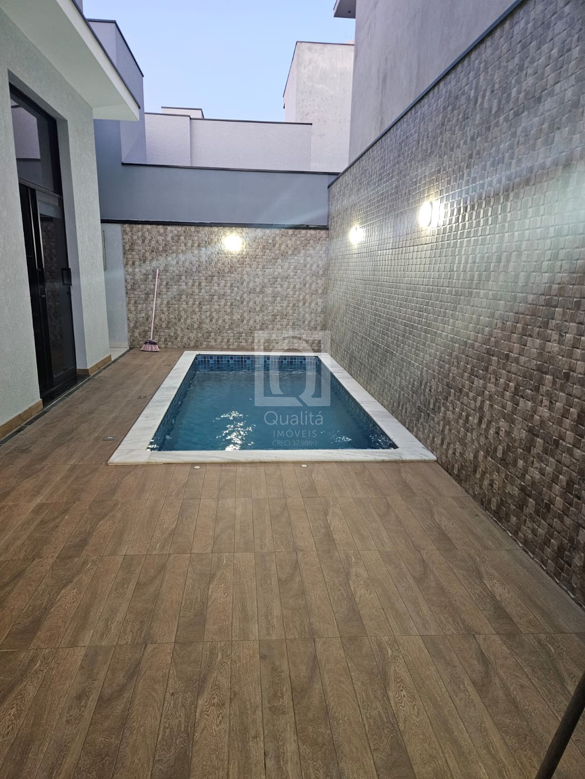 Casa de Condomínio para alugar com 3 quartos, 250m² - Foto 16