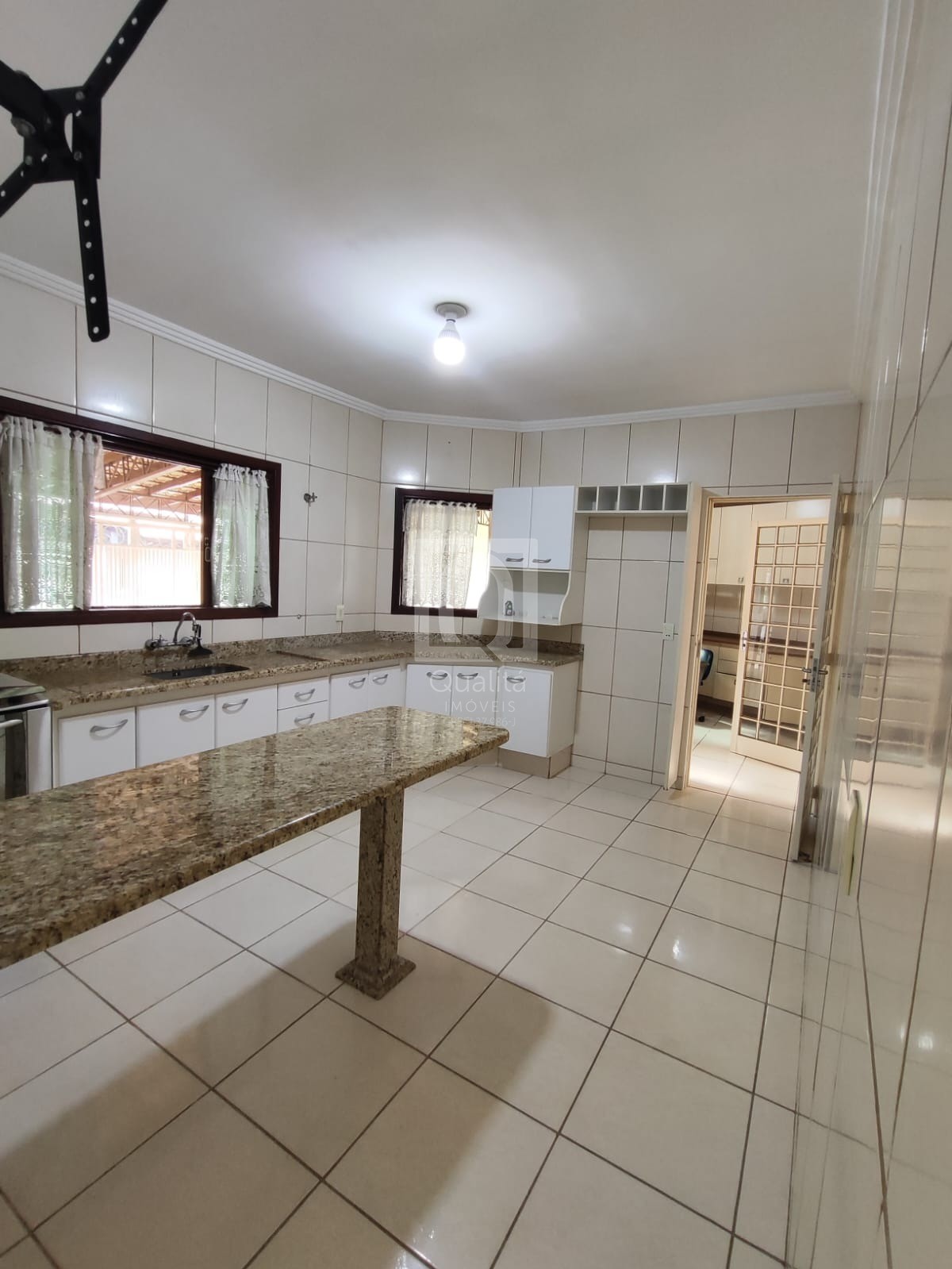 Casa à venda com 3 quartos, 219m² - Foto 4