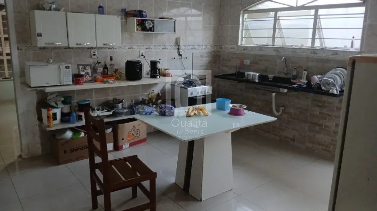 Casa à venda com 2 quartos, 150m² - Foto 2