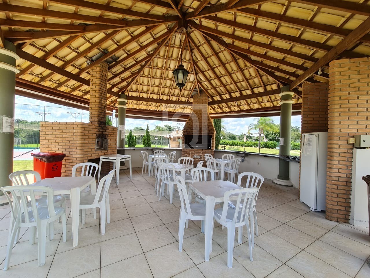 Casa de Condomínio para alugar com 3 quartos, 300m² - Foto 34