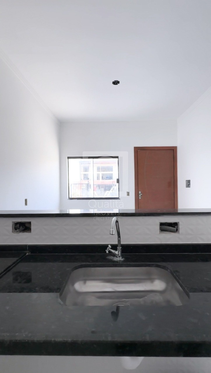 Casa à venda com 2 quartos, 47m² - Foto 4