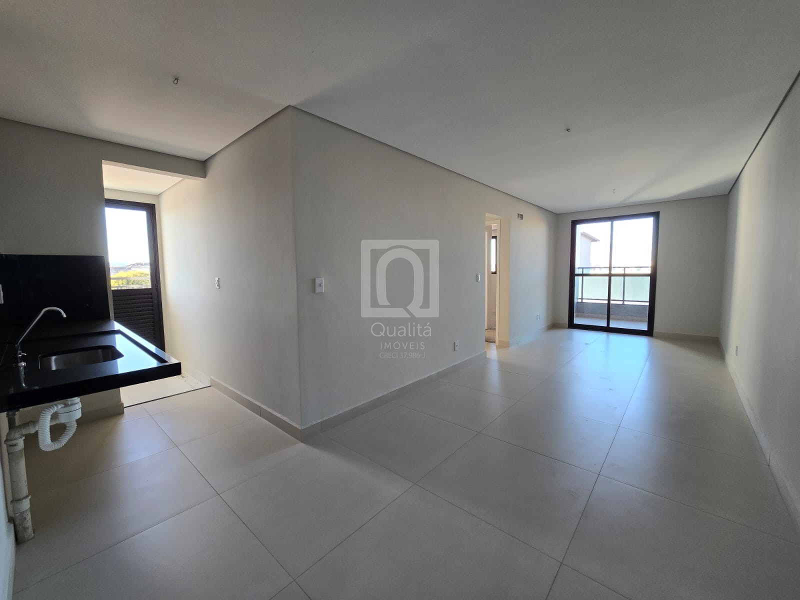 Apartamento à venda com 2 quartos, 142m² - Foto 1