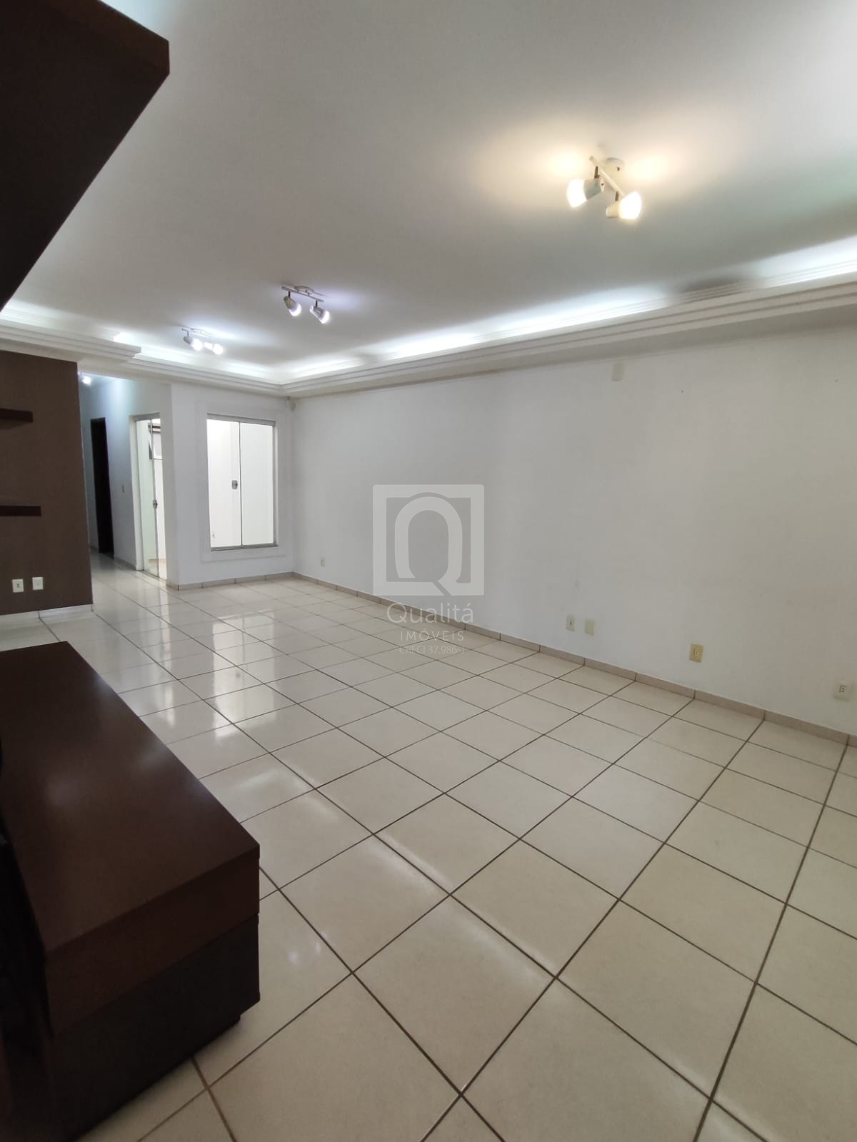Casa à venda com 3 quartos, 219m² - Foto 2