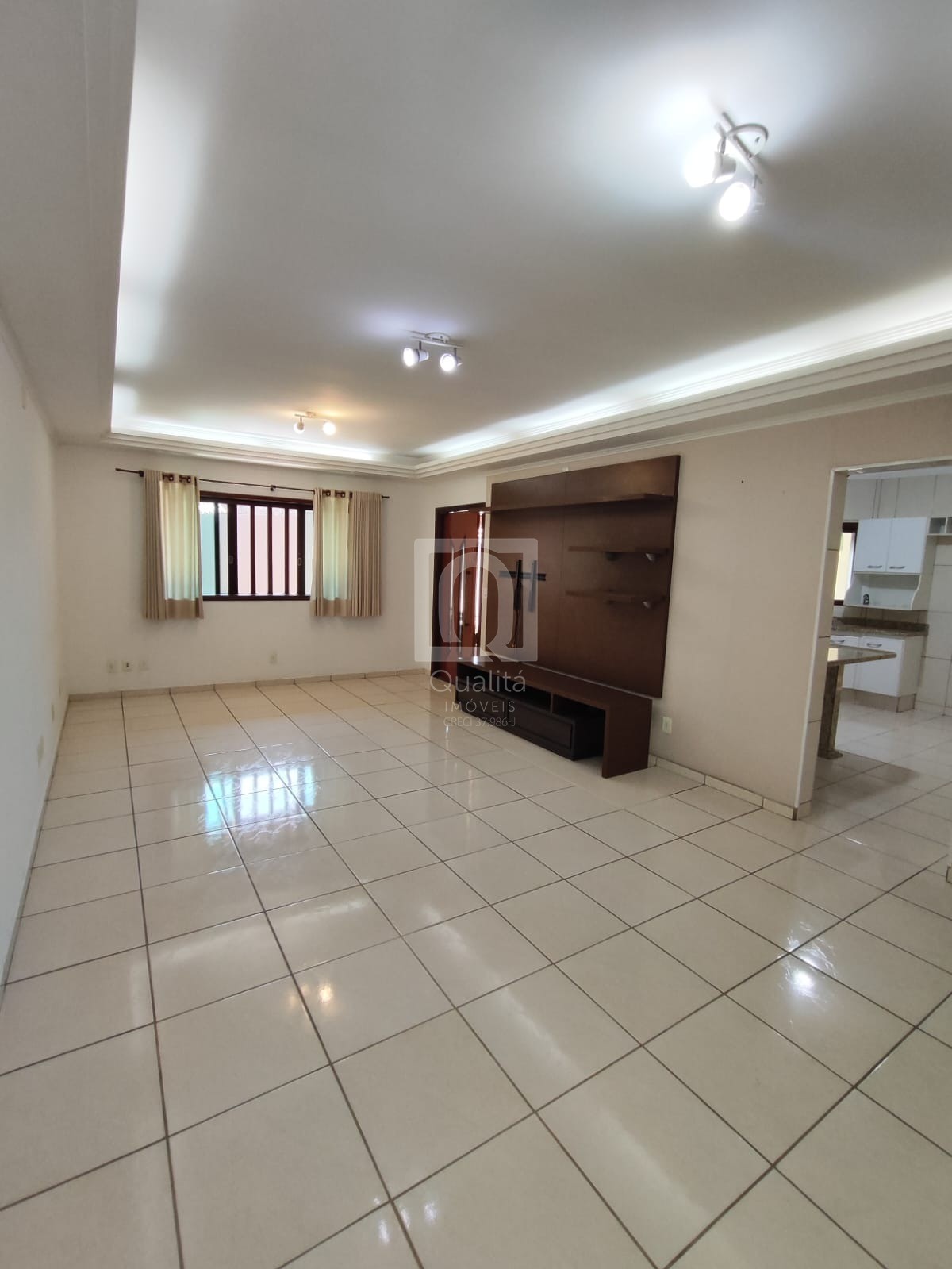 Casa à venda com 3 quartos, 219m² - Foto 3