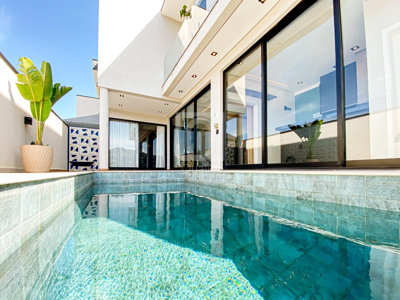 Casa de Condomínio à venda com 3 quartos, 226m² - Foto 2